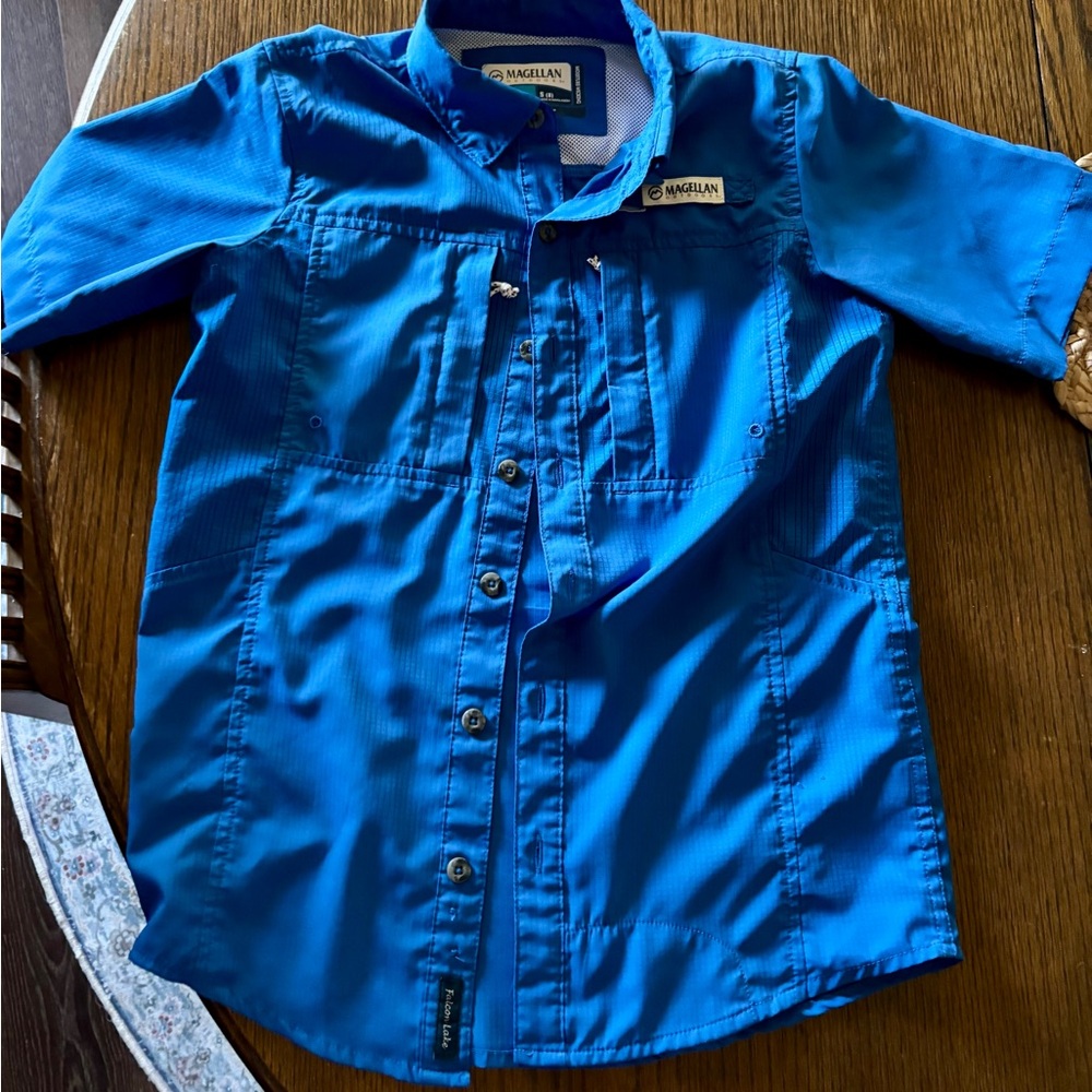 Magellan Outdoors Kids Vibrant Blue Button Down Shirts x2 and shorts